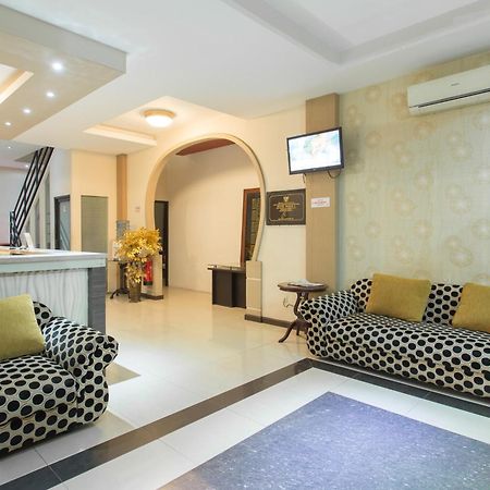 Oyo 663 Hotel Sejati Balikpapan  Exterior photo