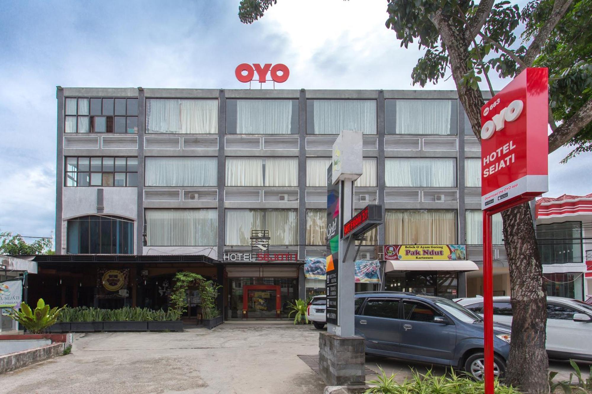 Oyo 663 Hotel Sejati Balikpapan  Exterior photo