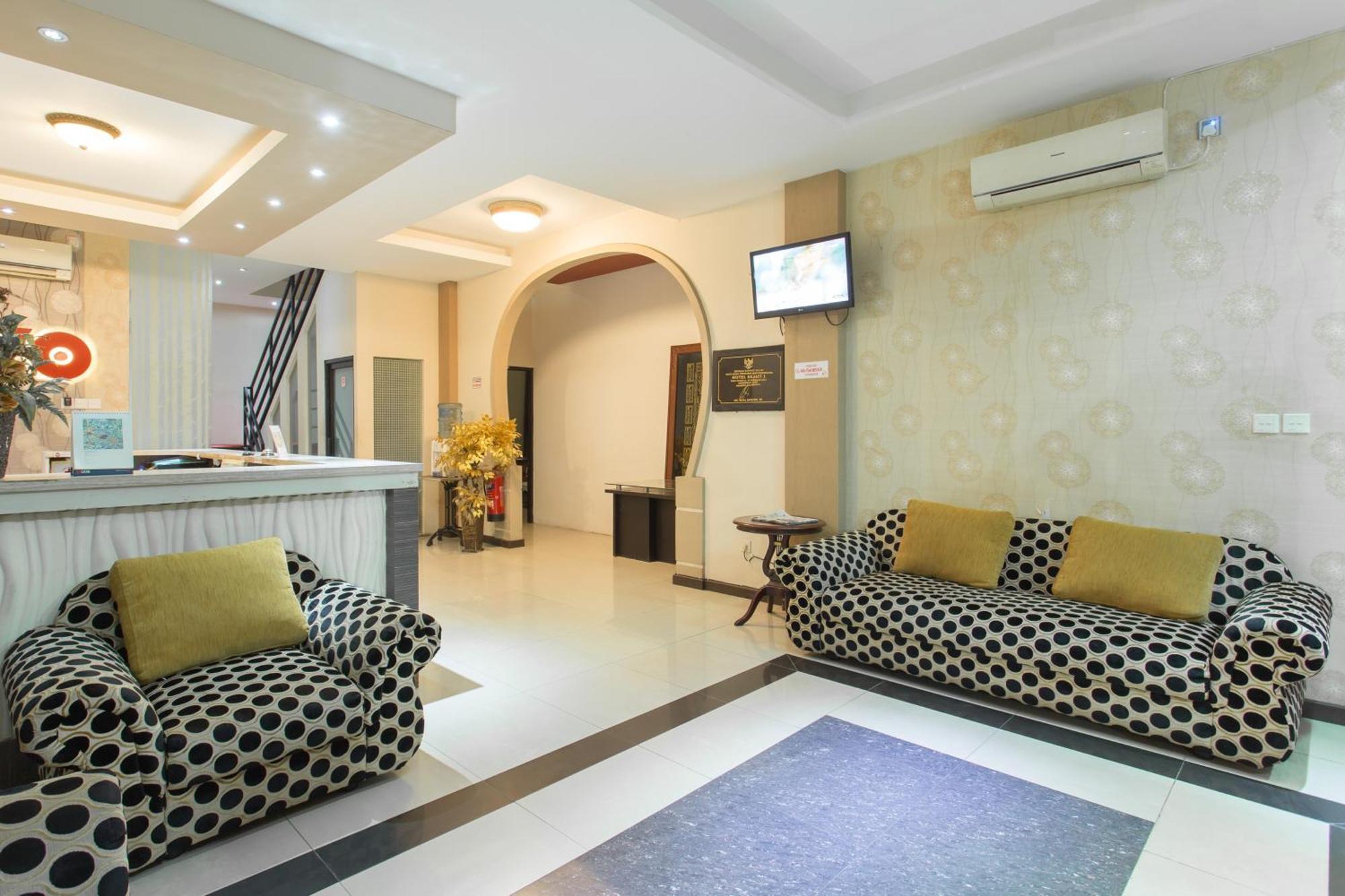 Oyo 663 Hotel Sejati Balikpapan  Exterior photo